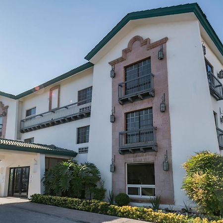 Quinta Dorada Hotel & Suites Saltillo Exterior photo
