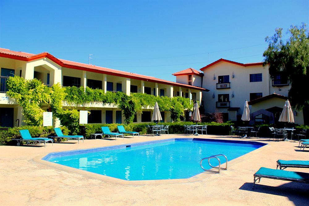 Quinta Dorada Hotel & Suites Saltillo Exterior photo