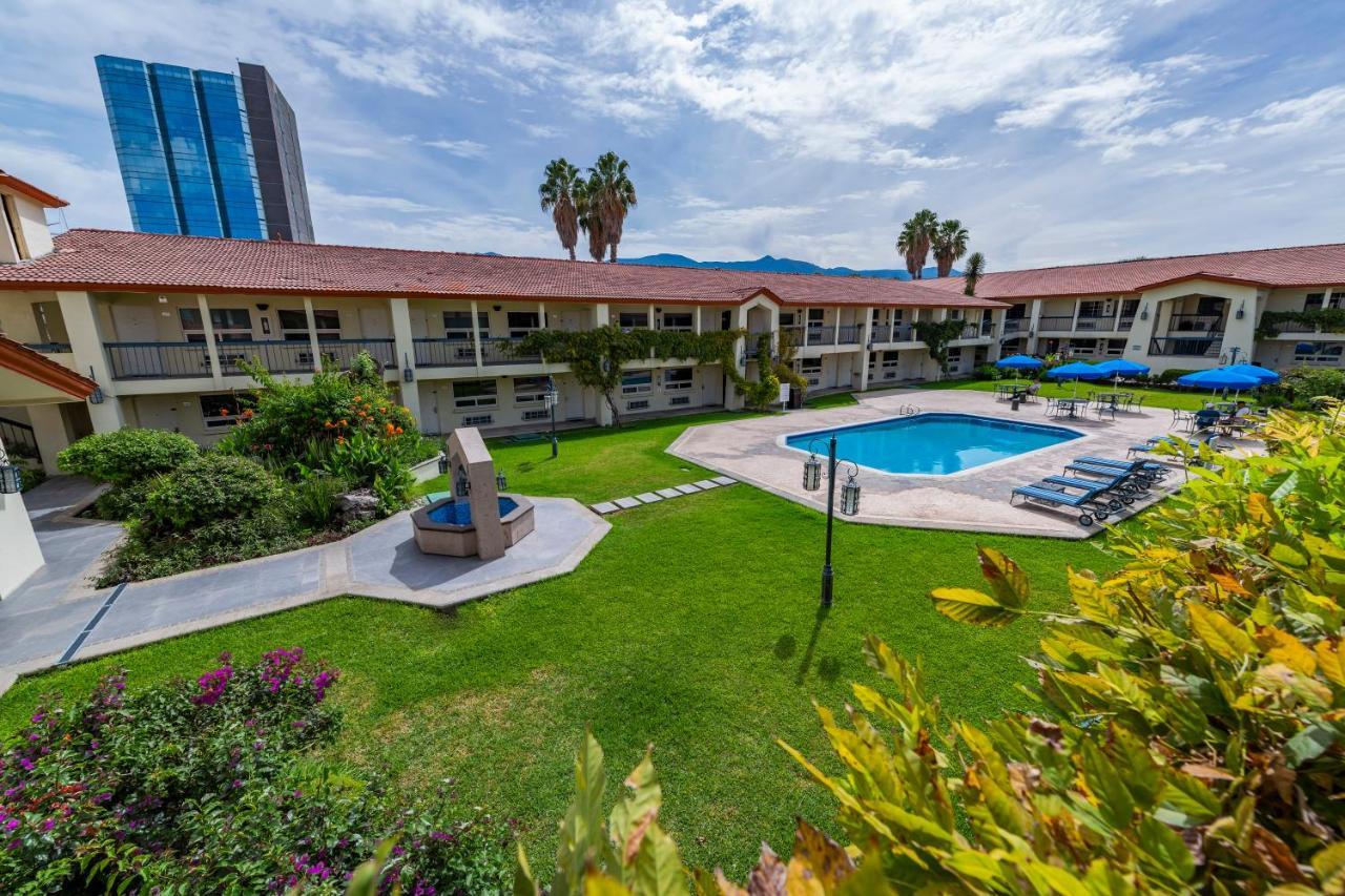 Quinta Dorada Hotel & Suites Saltillo Exterior photo
