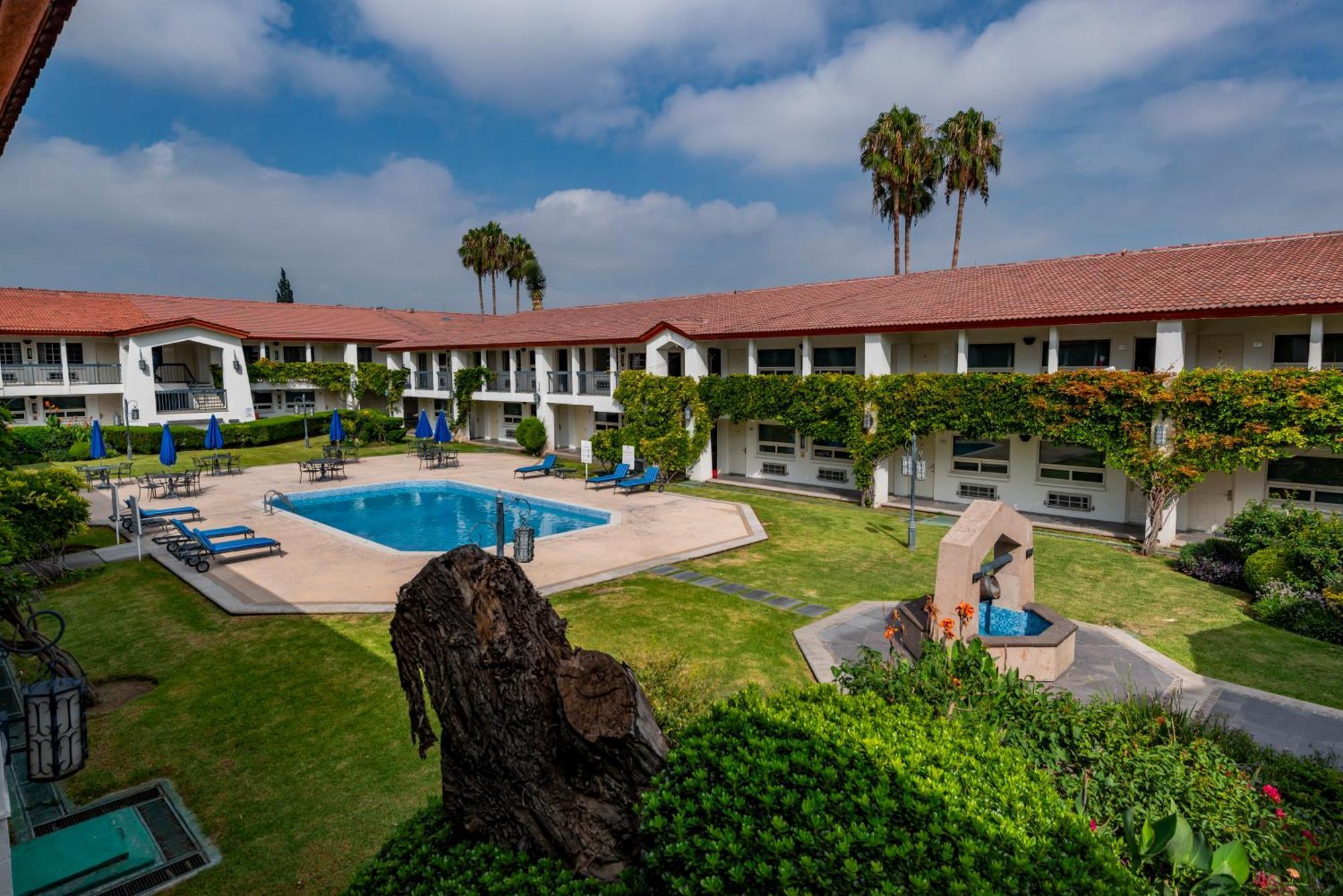 Quinta Dorada Hotel & Suites Saltillo Exterior photo