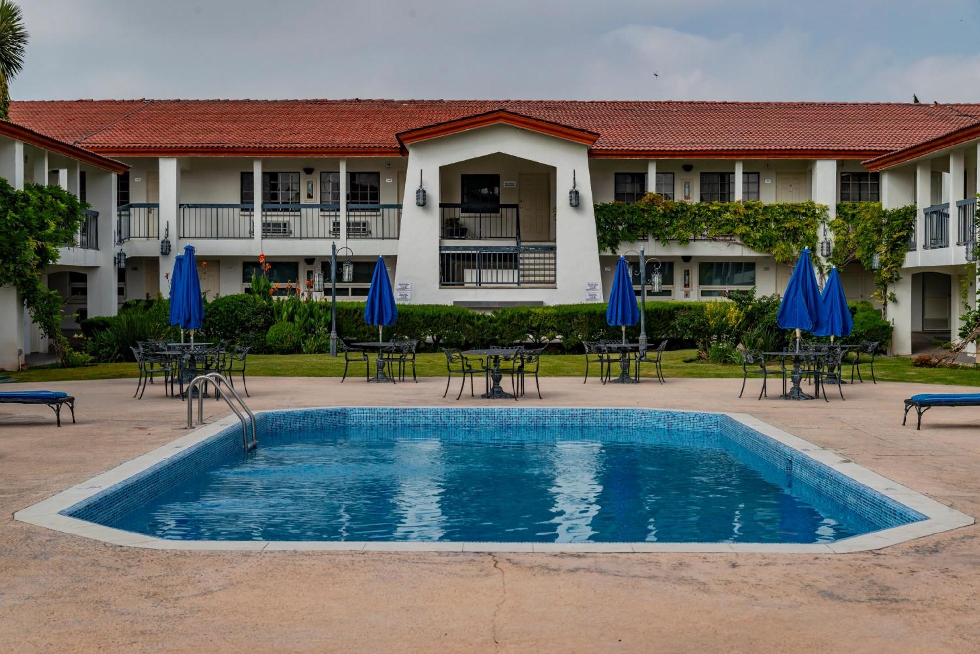 Quinta Dorada Hotel & Suites Saltillo Exterior photo