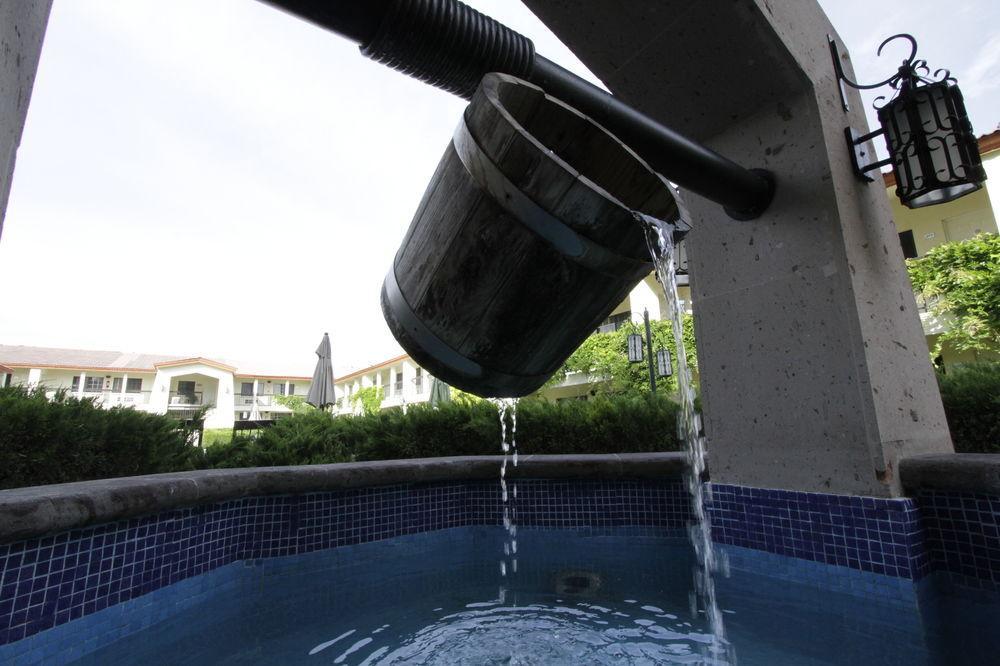 Quinta Dorada Hotel & Suites Saltillo Exterior photo