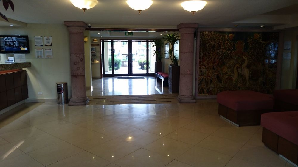 Quinta Dorada Hotel & Suites Saltillo Exterior photo
