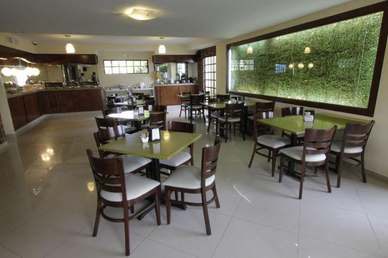 Quinta Dorada Hotel & Suites Saltillo Exterior photo