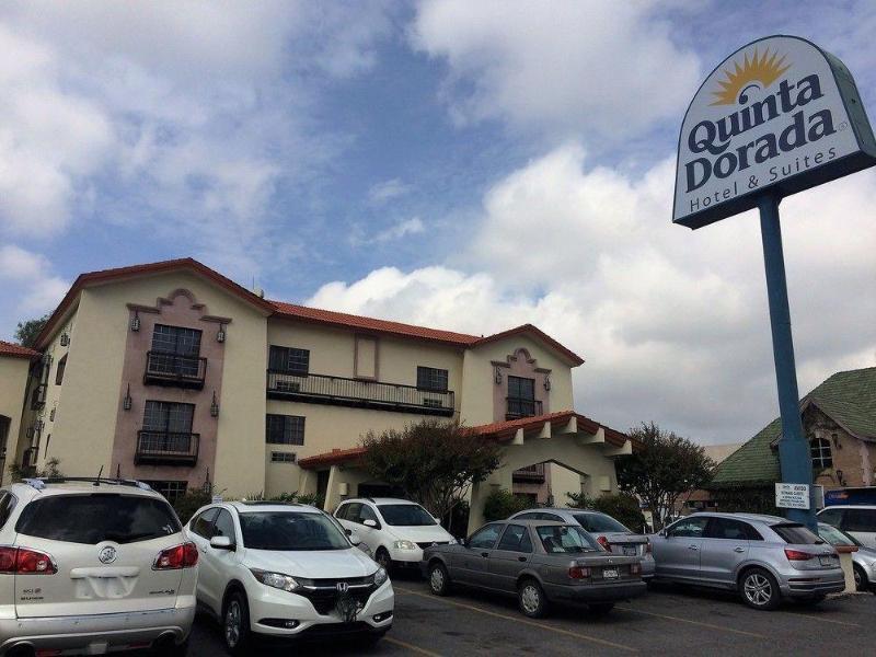 Quinta Dorada Hotel & Suites Saltillo Exterior photo