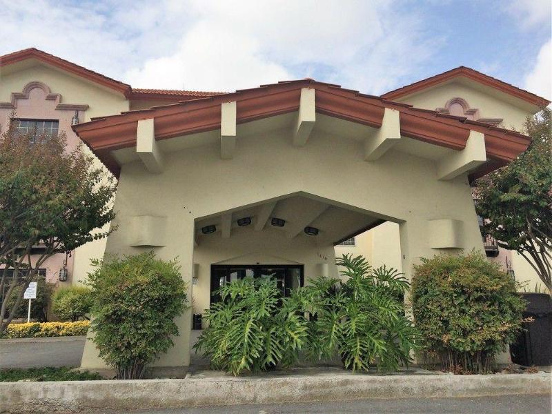 Quinta Dorada Hotel & Suites Saltillo Exterior photo