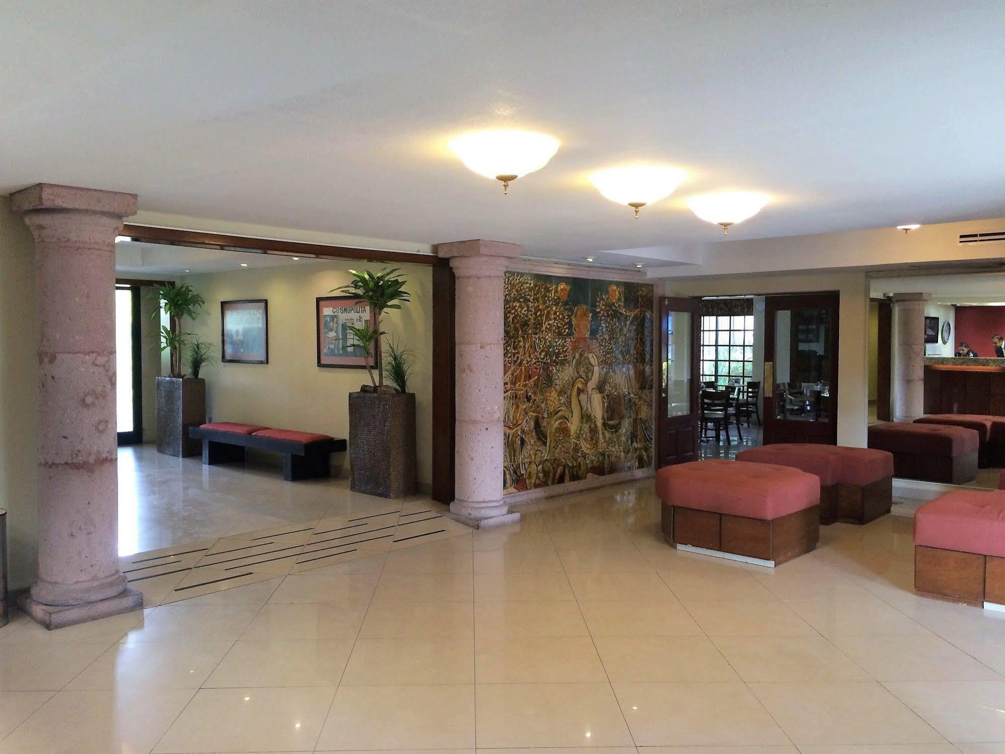 Quinta Dorada Hotel & Suites Saltillo Exterior photo