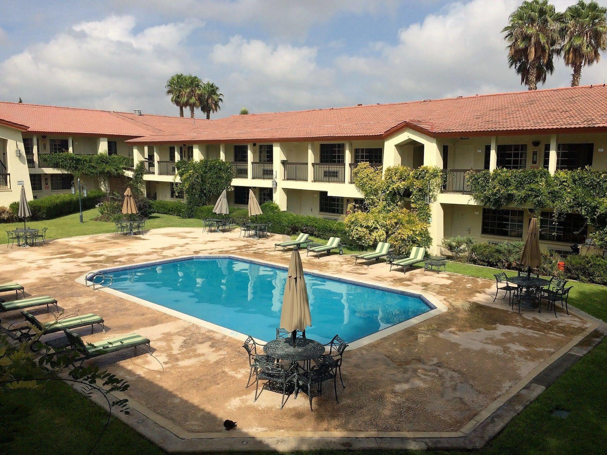 Quinta Dorada Hotel & Suites Saltillo Exterior photo
