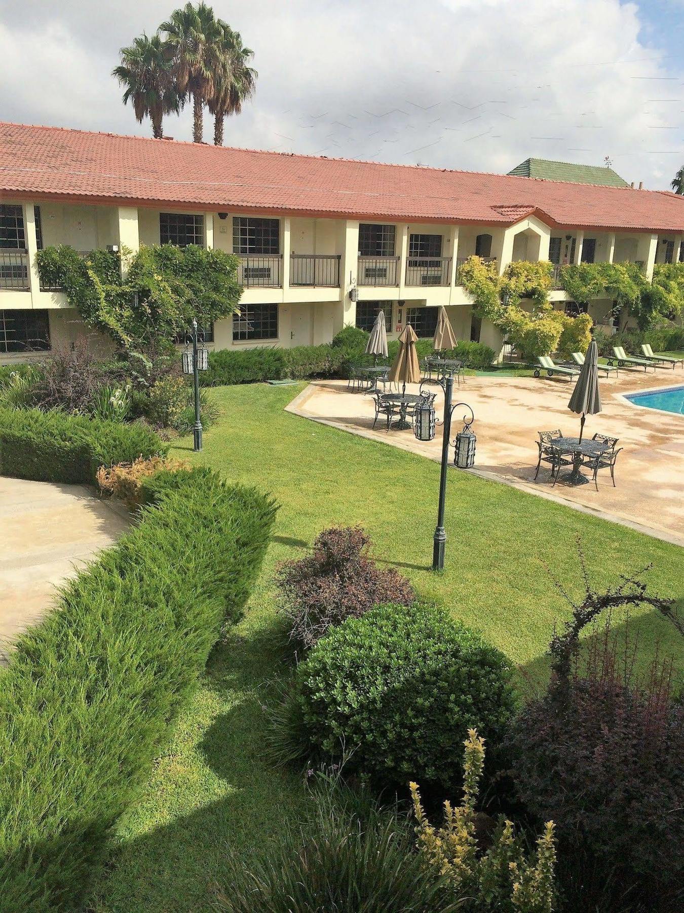 Quinta Dorada Hotel & Suites Saltillo Exterior photo
